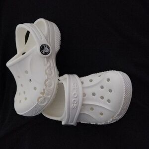 NWT white CROCS New style CROCS on side SIZE 7 toddler